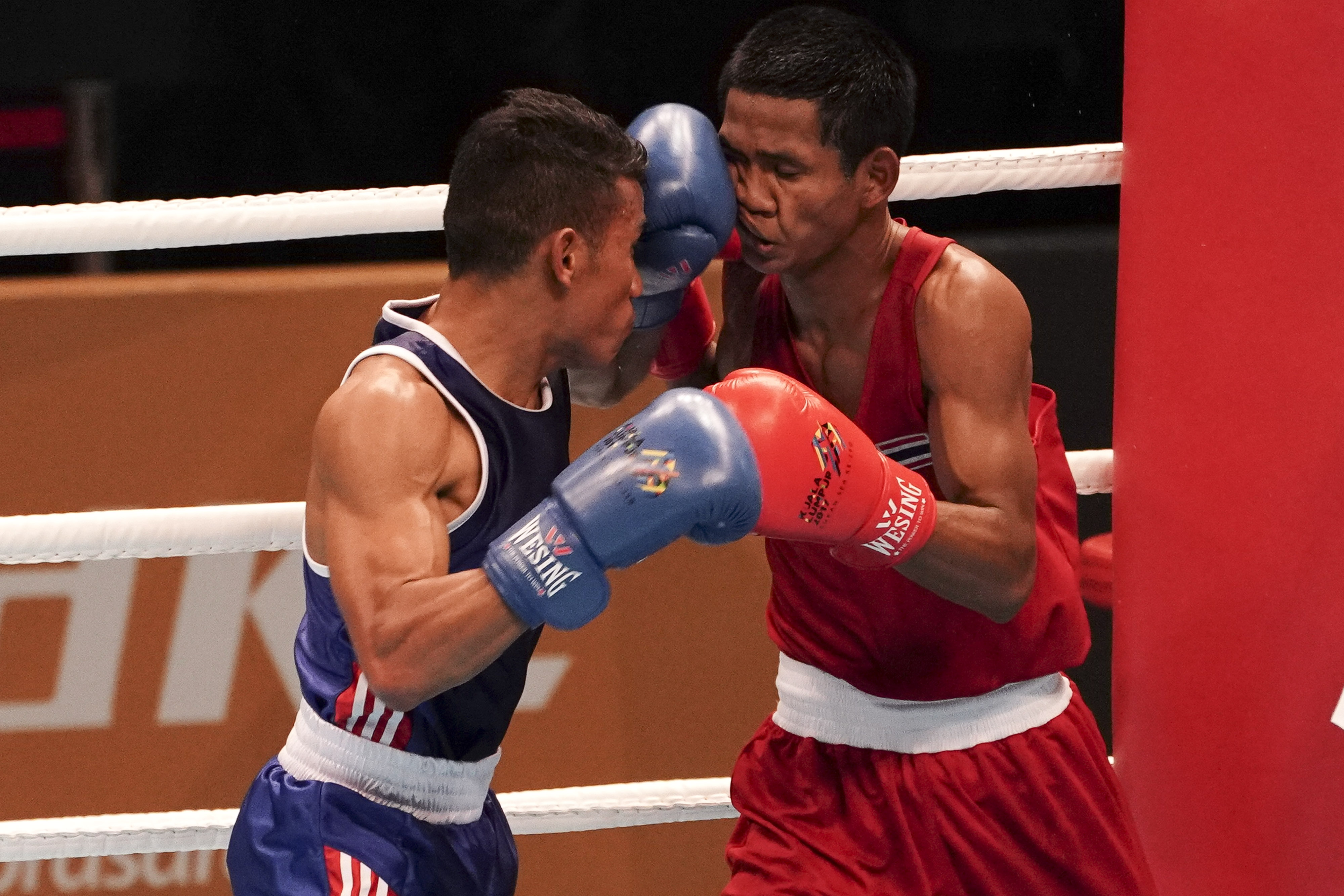  Kornelius Kwangu Langu (kiri) saat berlaga di Sea Games Kuala Lumpur 2017
