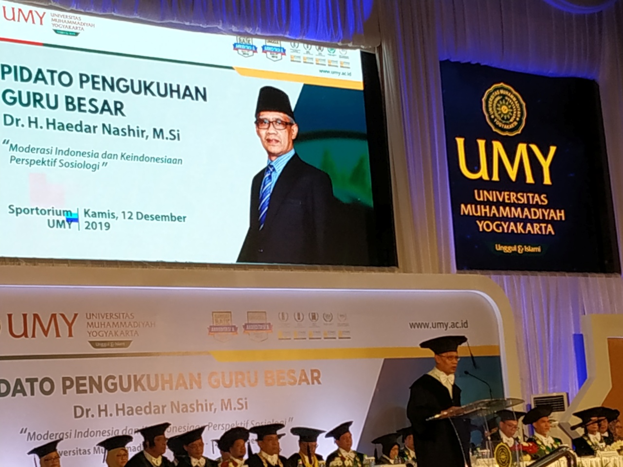 Ketua Umum PP Muhammadiyah Prof Haedar Nashir dikukuhkan sebagai guru besar ilmu Sosiologi di Universitas Muhammadiyah Yogyakarta.