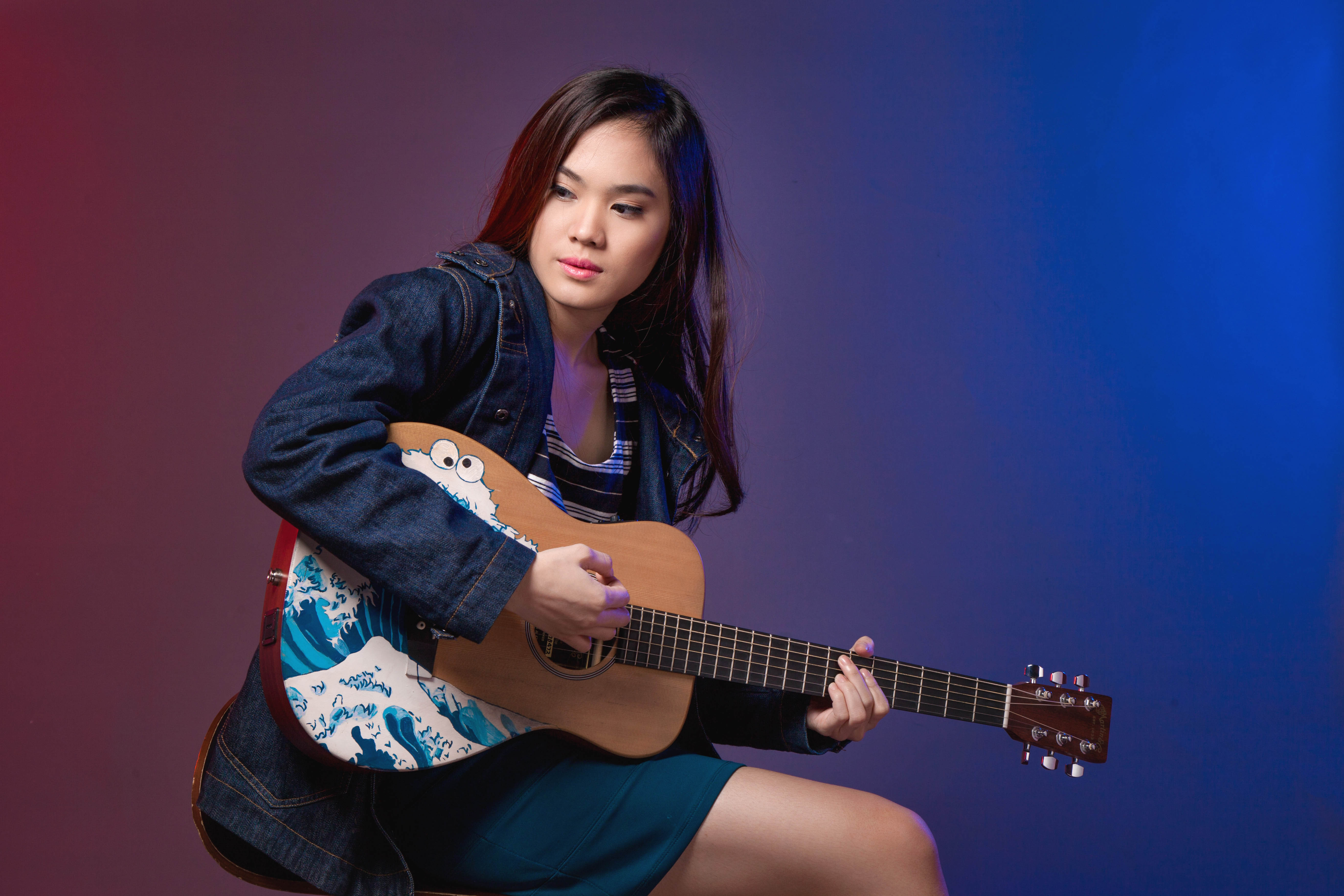  Penyanyi sekaligus penulis lagu, Sheryl Sheinafia