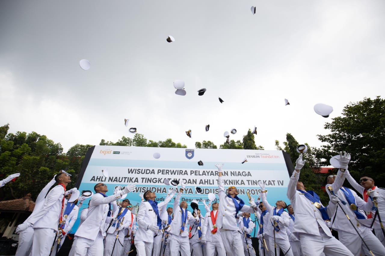 SMK Wisudha Karya menggelar Upacara Wisuda Perwira Pelayaran Niaga Tingkat IV Tahun 2019.