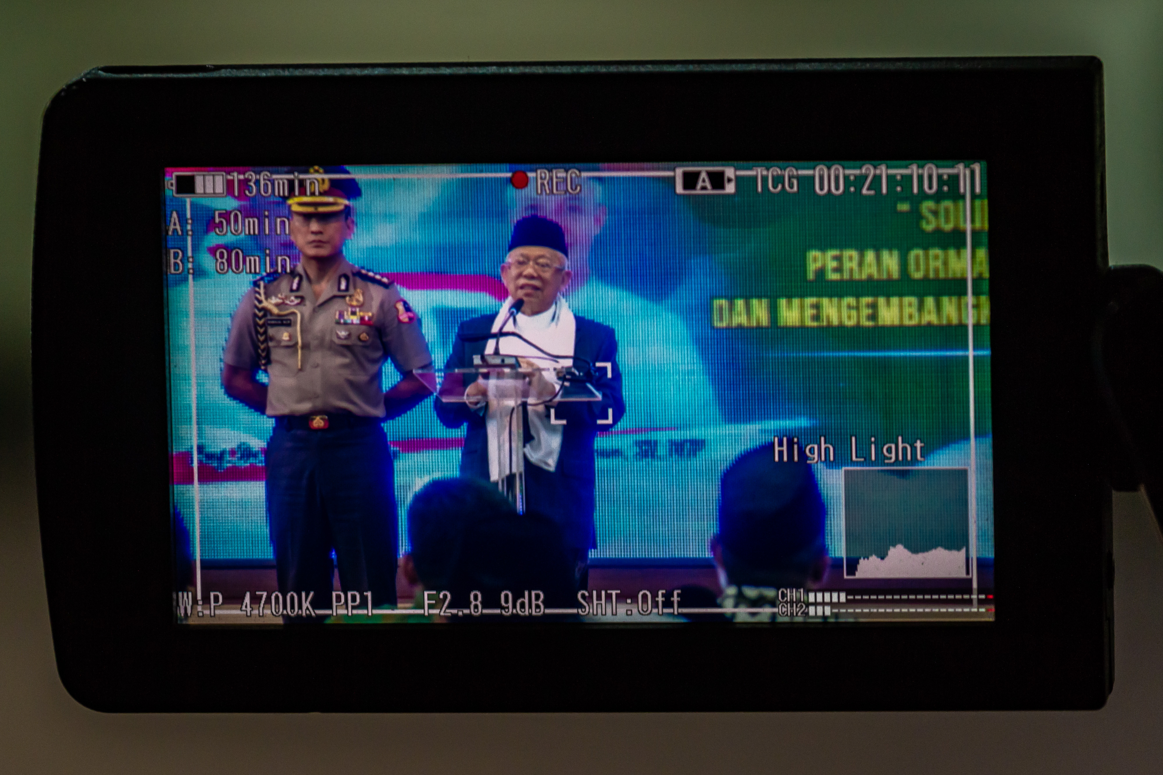 Wakil Presiden Ma'ruf Amin (kedua kanan) memberikan sambutan dalam pembukaan Musyawarah Bersama Majelis Ulama Indonesia (MUI)  