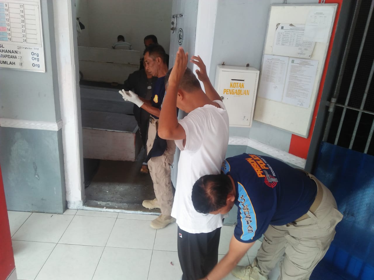 Cegah Peredaran Narkoba, Petugas Geledah Rutan Temanggung