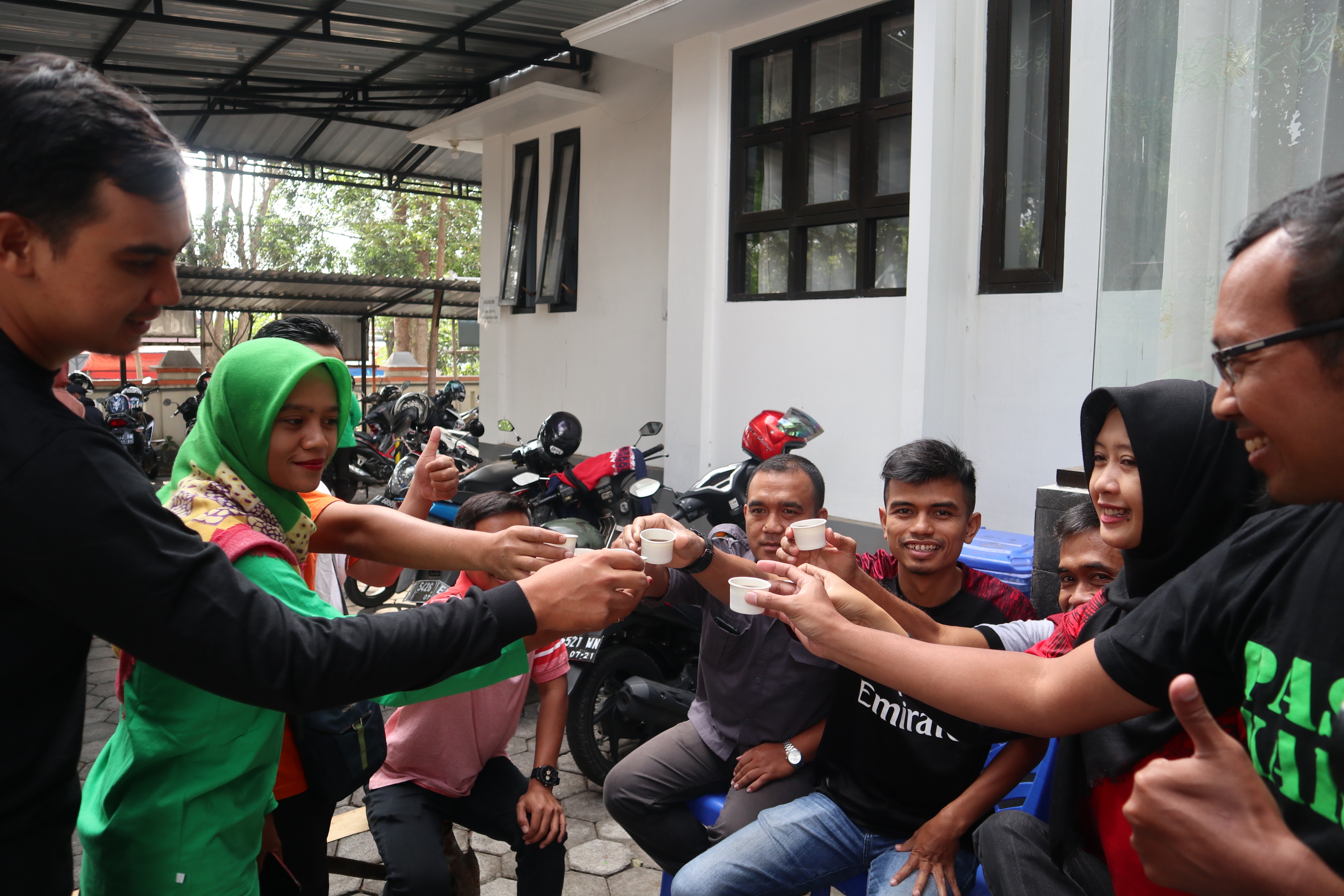 Para ASN di lingkup Pemkab Temanggung Jawa Tengah setiap Jumat menikmati kopi lokal sebagai ajang promosi. 