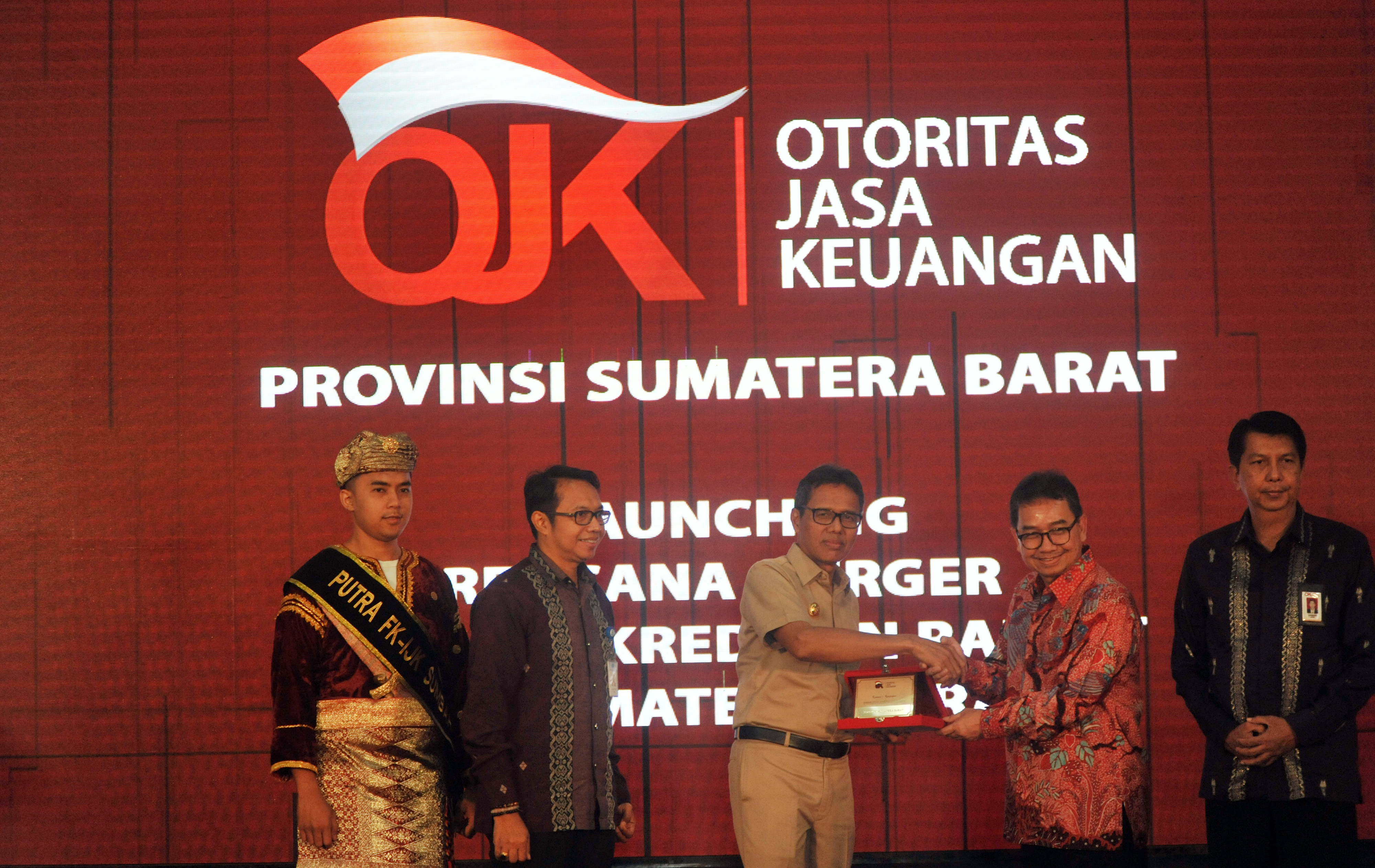 MERGER BANK PERKREDITAN RAKYAT DI SUMBAR