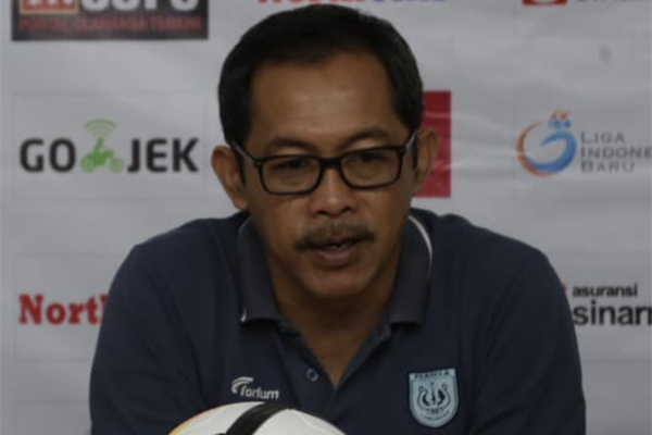 Pelatih Persebaya Aji Santoso