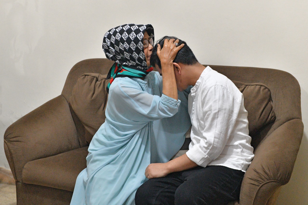 Gibran meminta restu eyang putirnya, Sudjiatmi