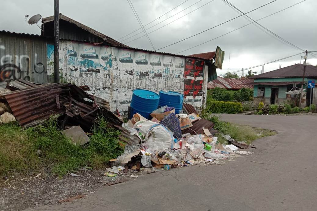 Tempat sampah di Kota Ruteng, Manggarai, Nusa Tenggara Timur. 