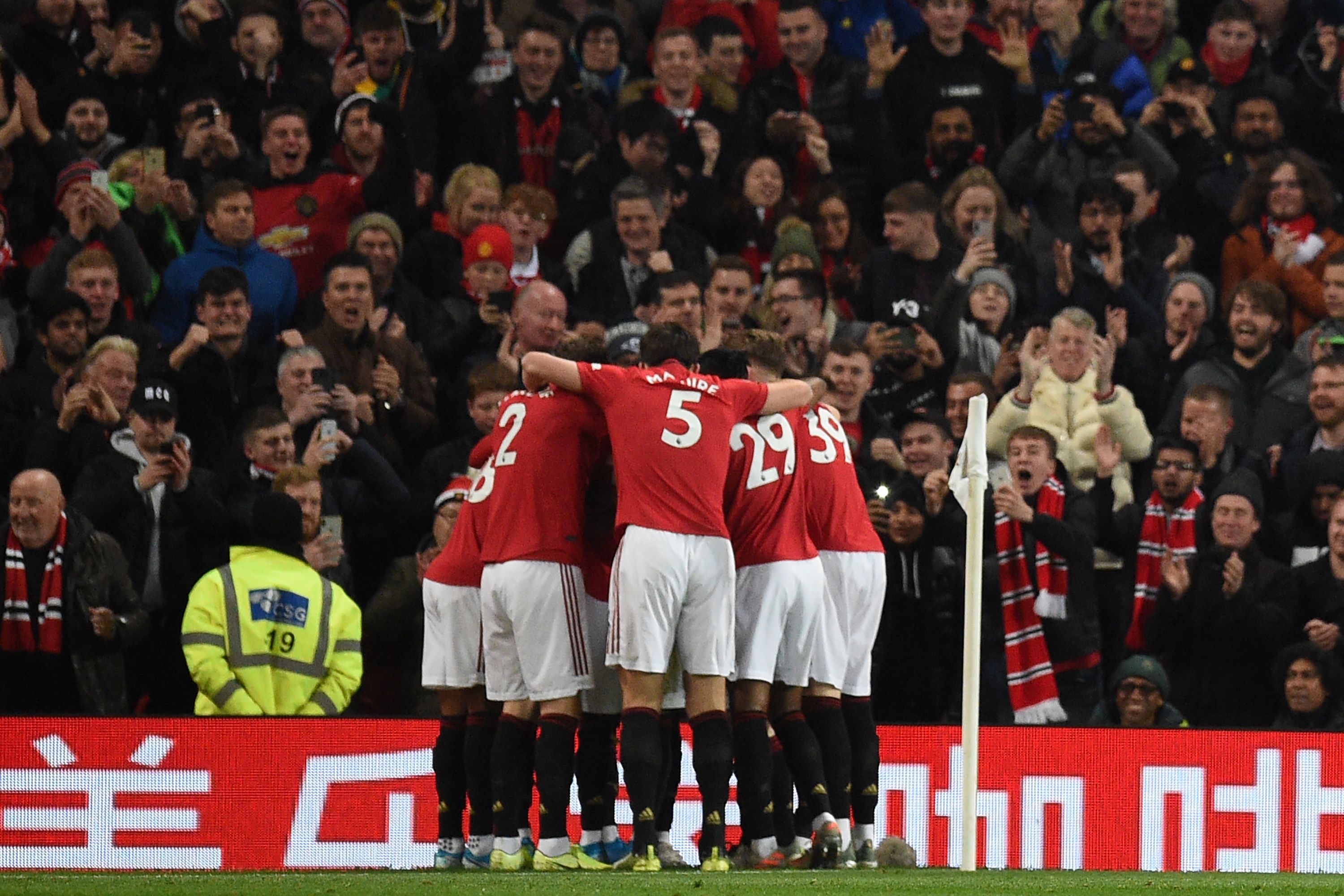 Selebrasi para pemain Manchester United dalam laga melawan Tottenham Hotspur