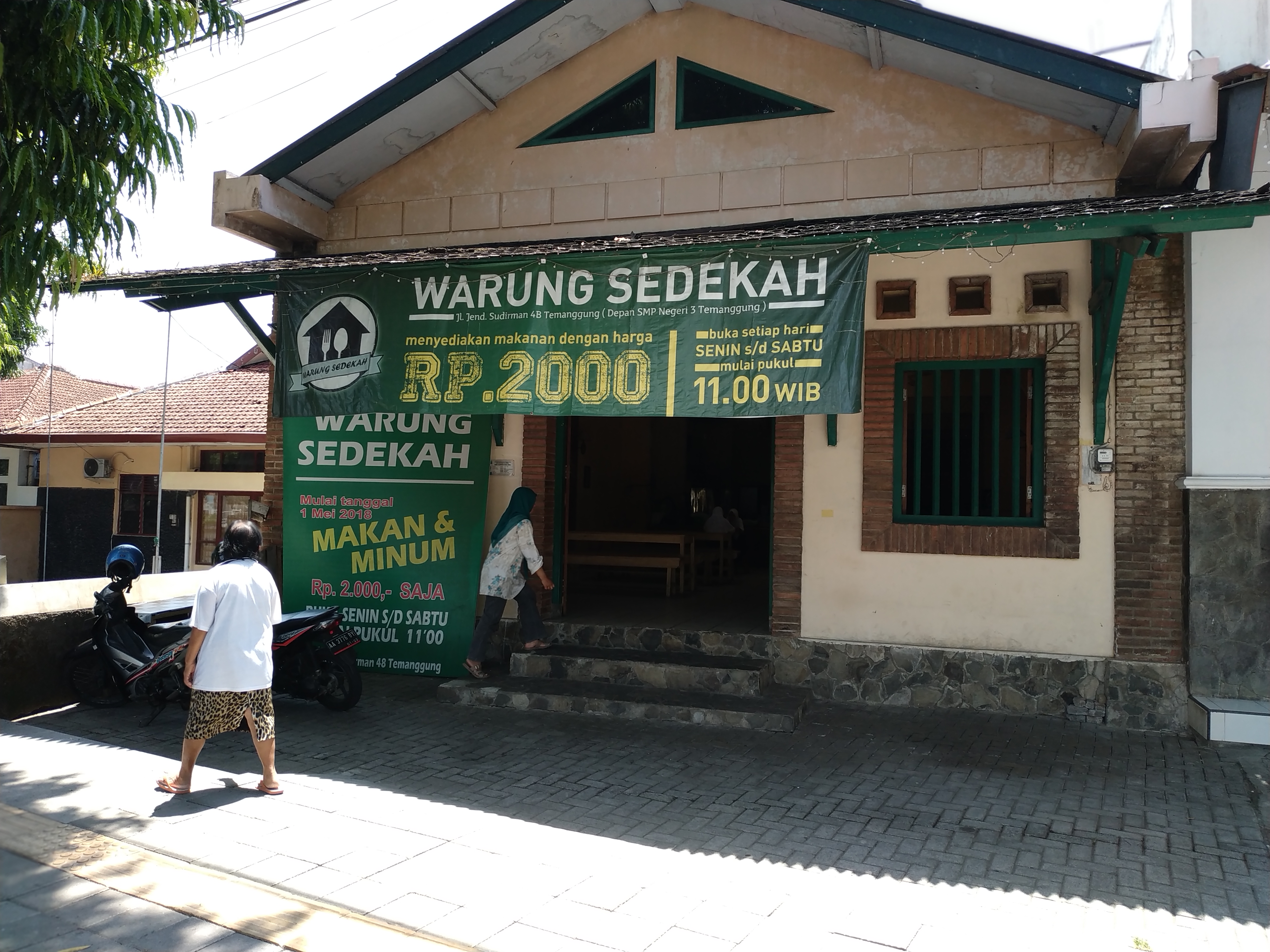 Warung Sedekah dikelola oleh Nina Agustiani 