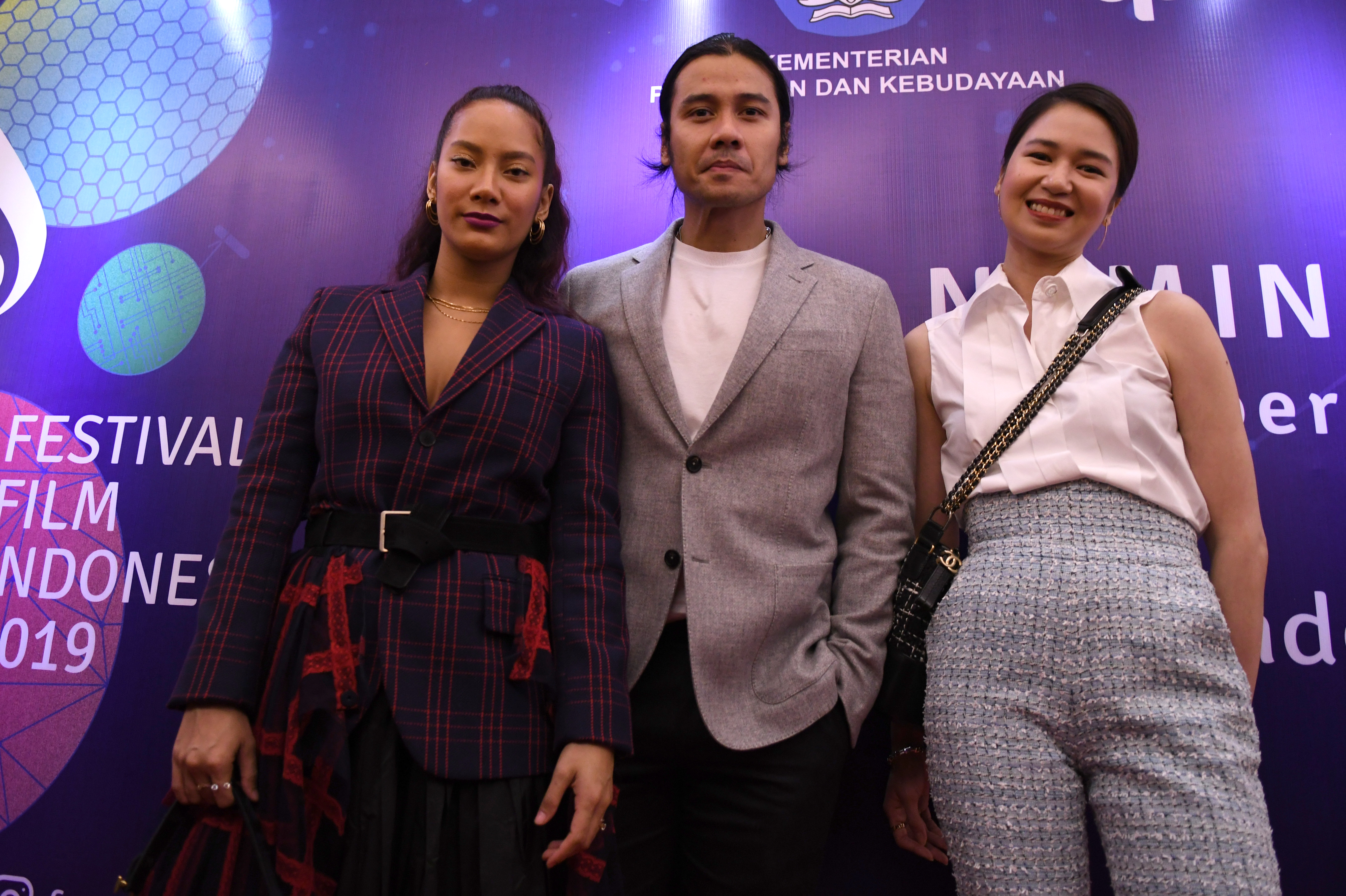 Help Is on The Way, Film Dokumenter Panjang Terbaik