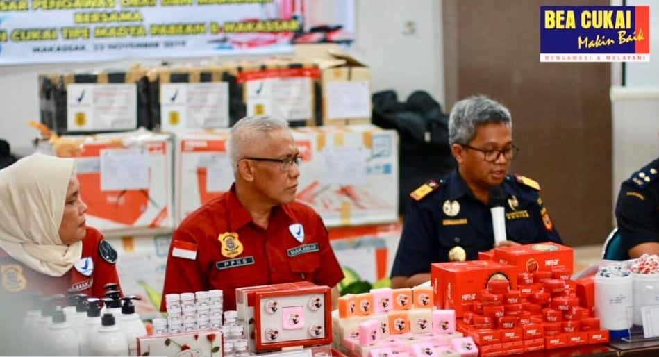 BEA Cukai Makassar dan Balai Besar Pengawas Obat dan Makanan Makassar gelar konferensi pers tentang penegahan obat dan makanan ilegal.