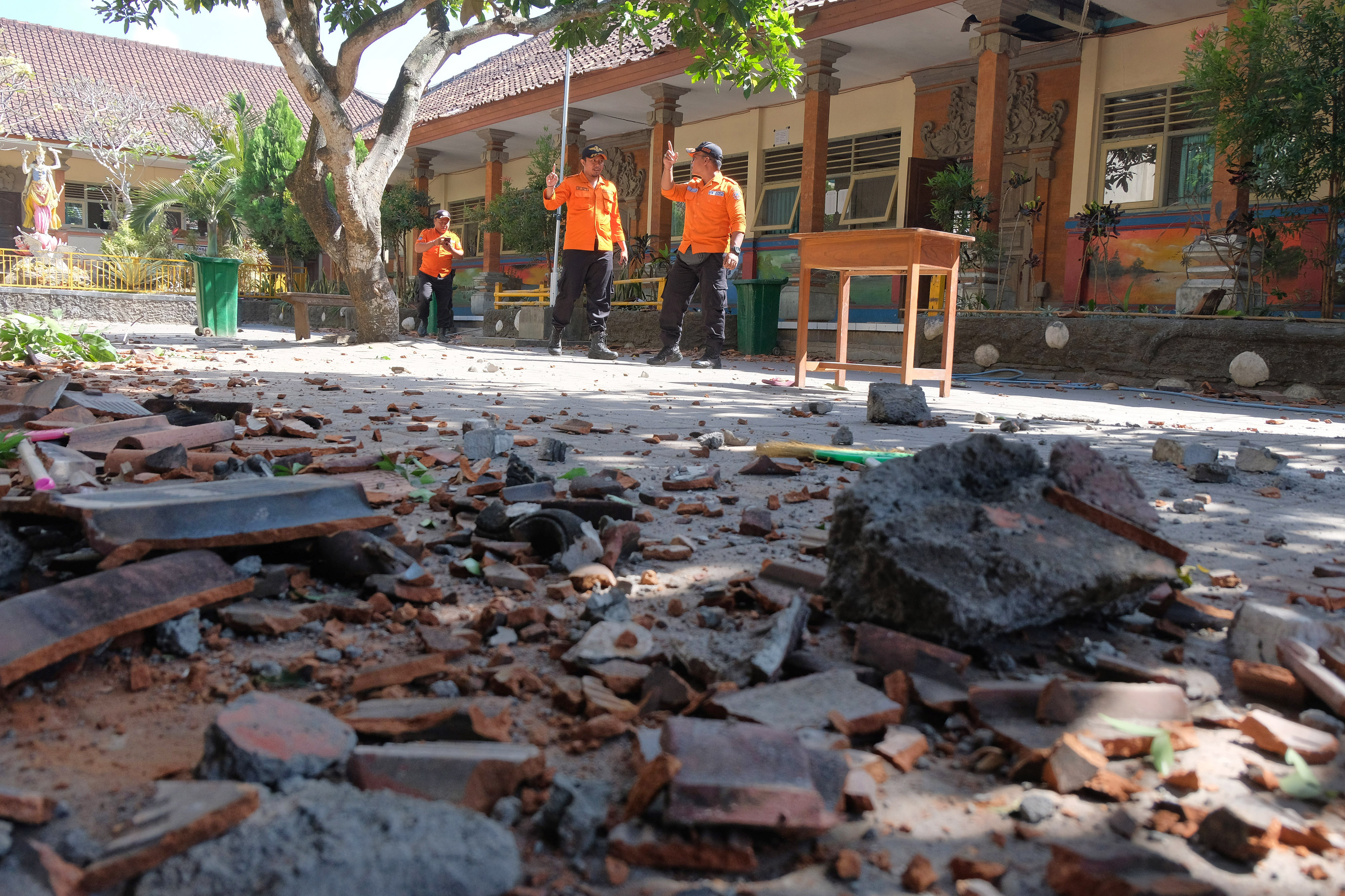 Gempa menyebabkan sekolah rusak di Bali pada pertengahan tahun ini.