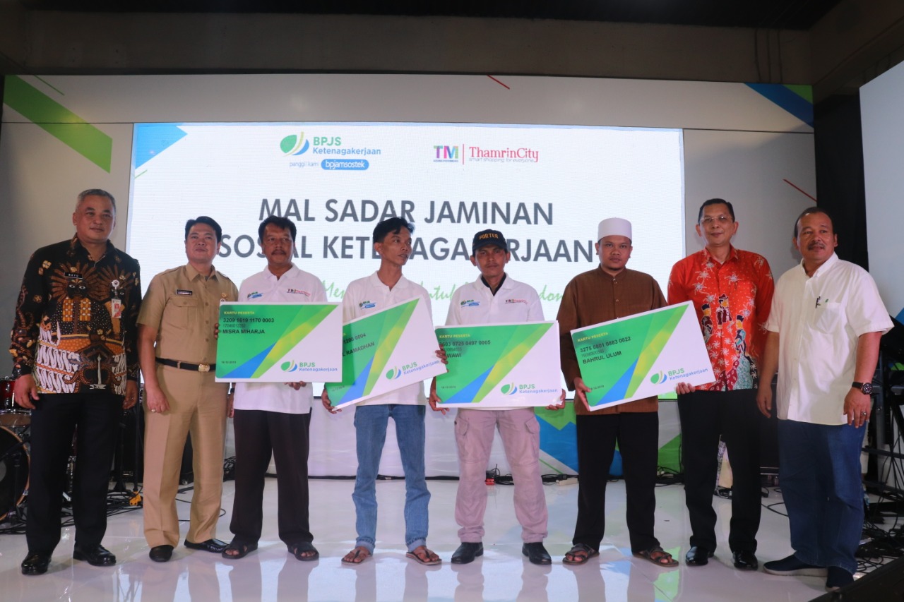 Penandatangan dan pencanangan Mal Sadar Jaminan Sosial Ketenagakerjaan dilakukan di Thamrin City Trade Mall, Jakarta, Senin (16/12).