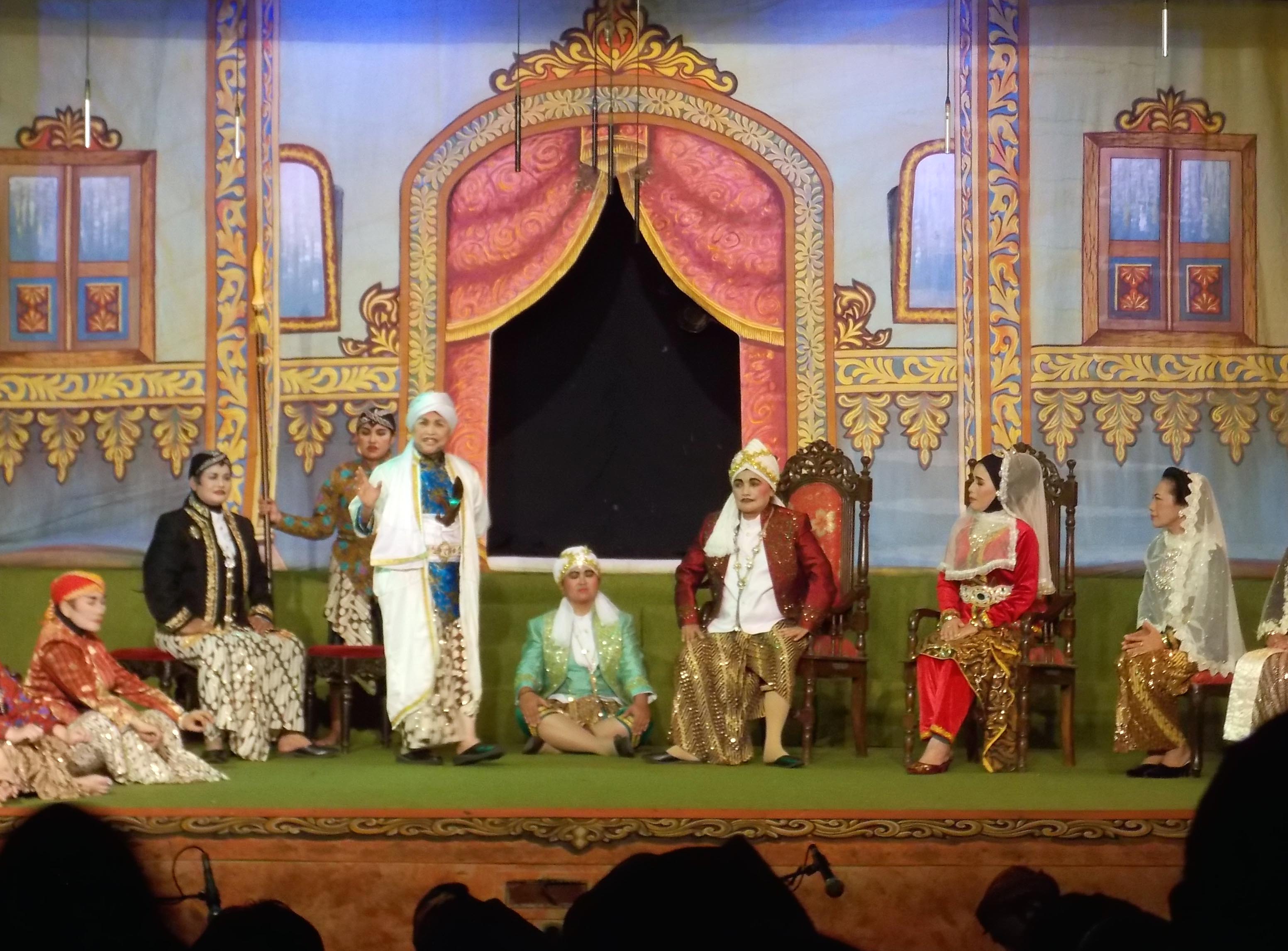 Keluarga besar IWAPI Jawa Tengah mementaskan ketoprak 'Ratu Kalinyamat Mbedah Malaka' untuk memperingati Hari Ibu.