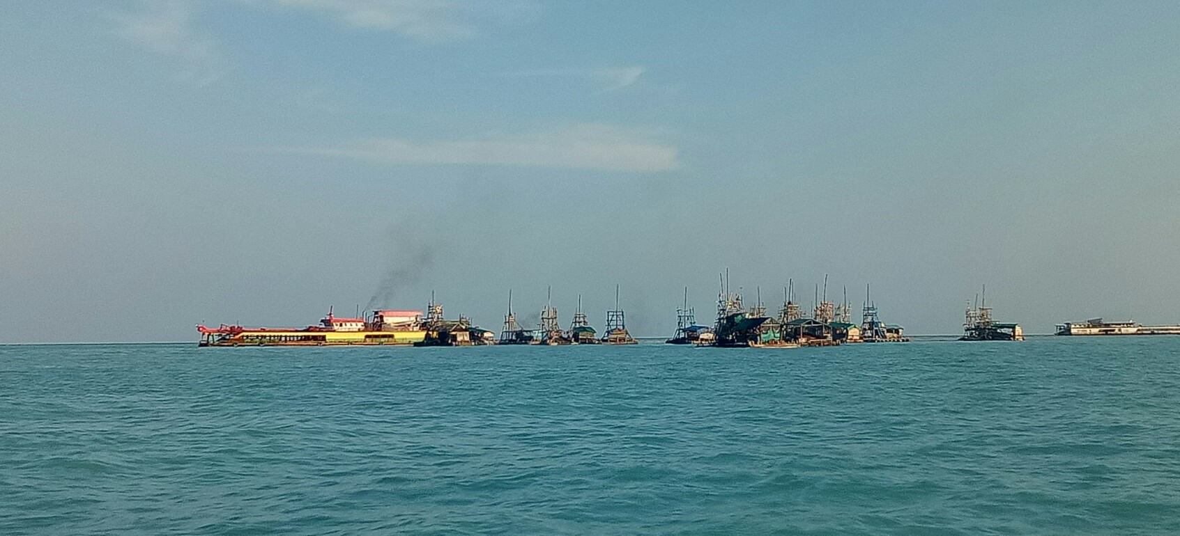 Aktivitas penambangan timah di laut Bangka Belitung menimbulkan kerugian bagi nelayan kecil dan memicu konflik panjang.