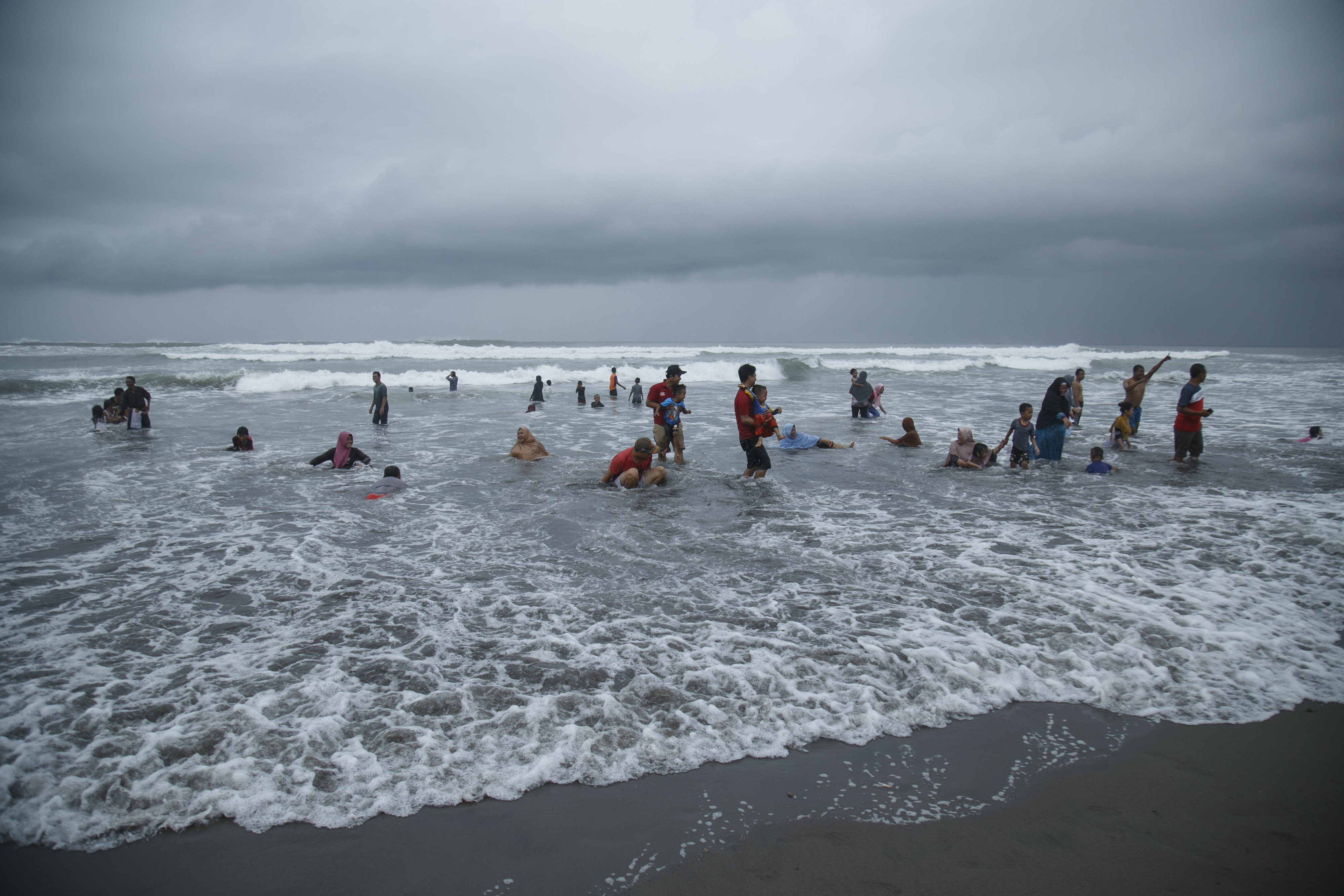 Gelombang di Samudra Hindia Tinggi, Wisatawan Diingatkan