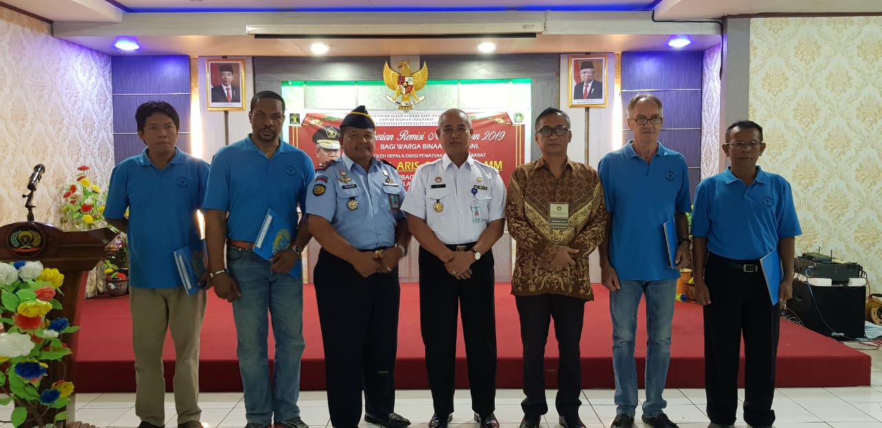 Sebanyak 13 warga binaan Lapas Kelas II A Karawang, Jawa Barat mendapatkan remisi khusus dalam perayaan Natal 2019.