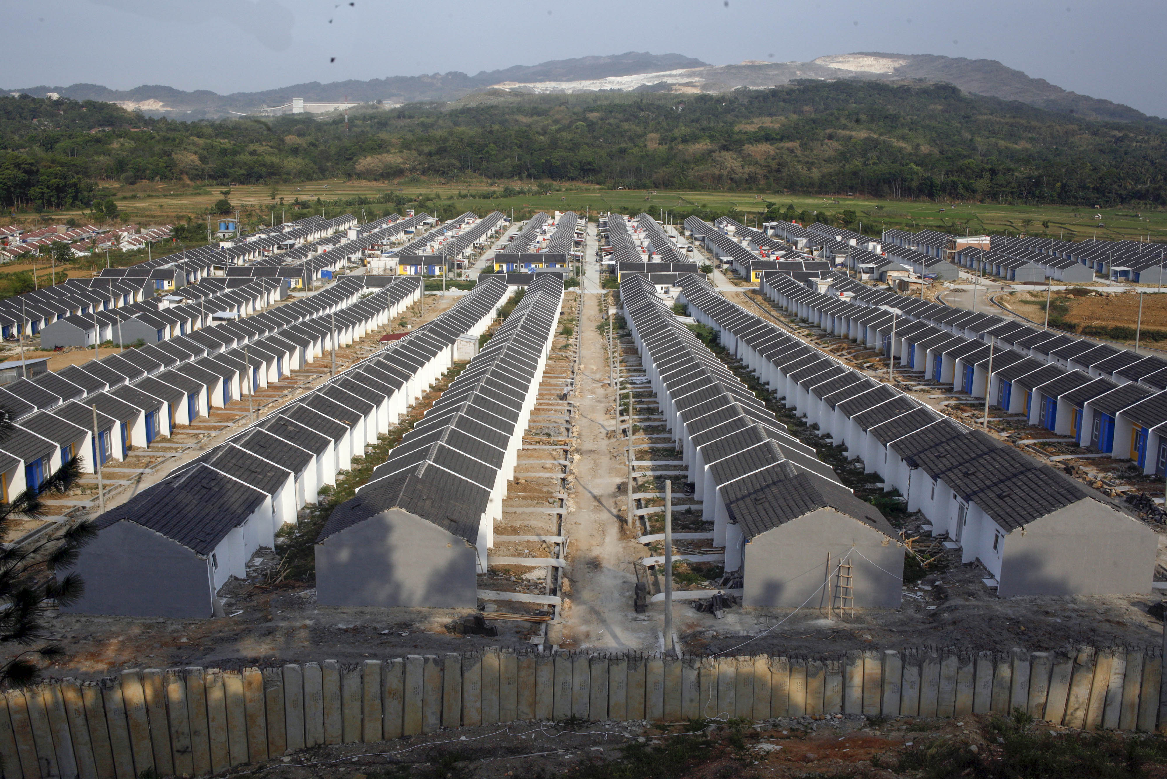 Suasana sebuah kompleks perumahan bersubsidi di kawasan Citeureup, Bogor, Jawa Barat, Senin (7/10/2019)