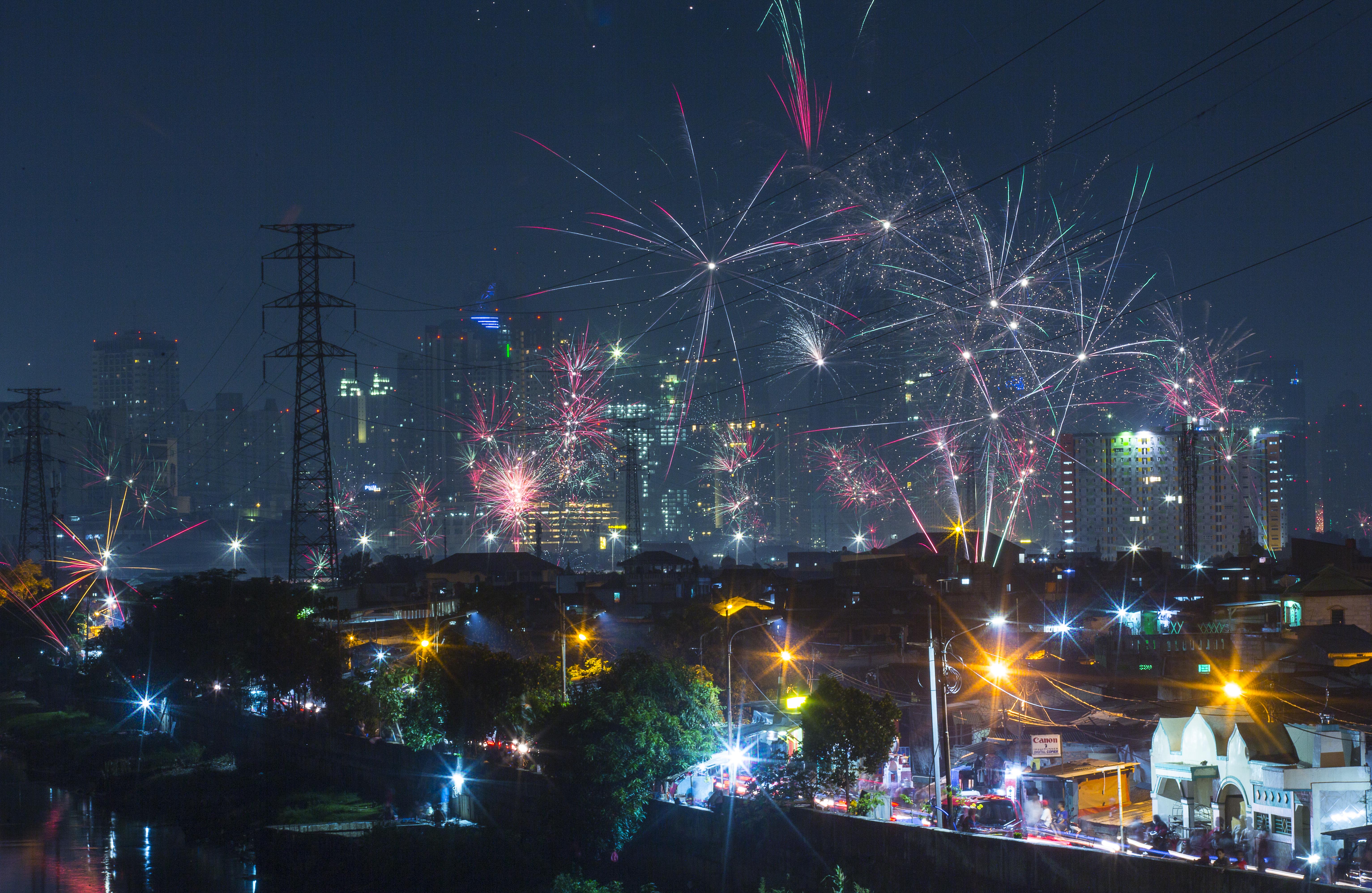 Ilustrasi suasana perayaan Tahun Baru.