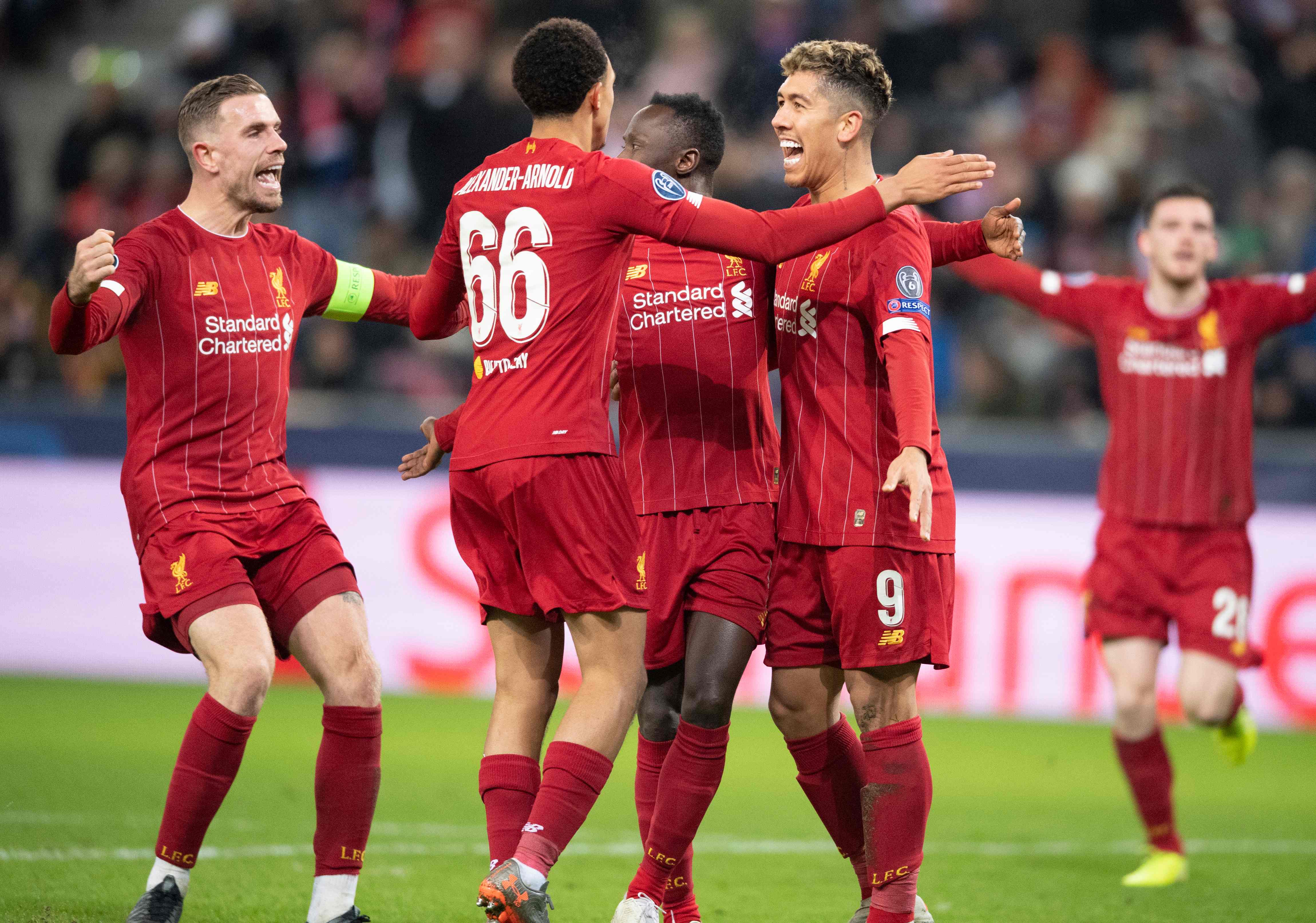 Para pemain Liverpool melakukan selebrasi usai mencetak gol ke gawang RB Leipzig di laga Liga Champions