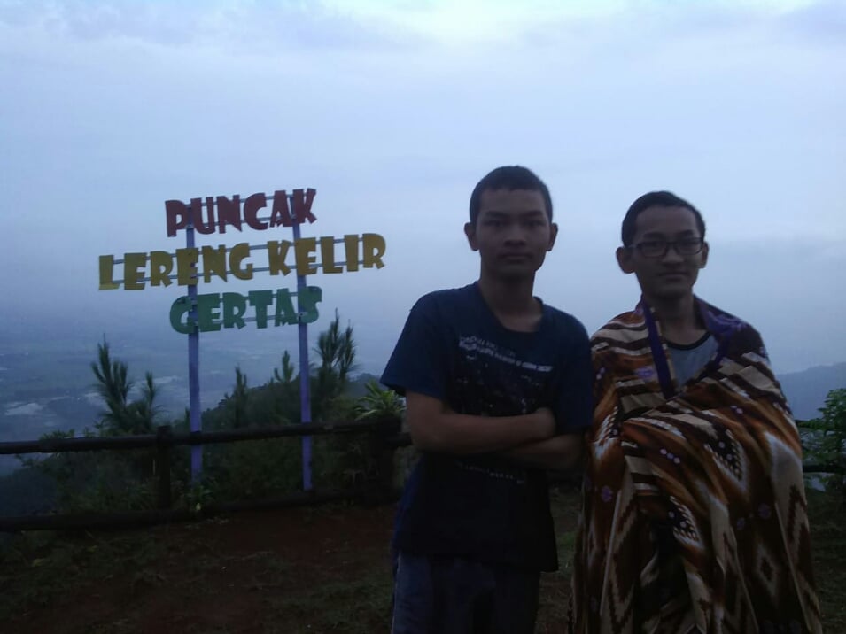 Hampir seluruh jalur pendakian ke puncak gunung di Jawa Tengah ditutup karena cuaca ekstrem masih terjadi.