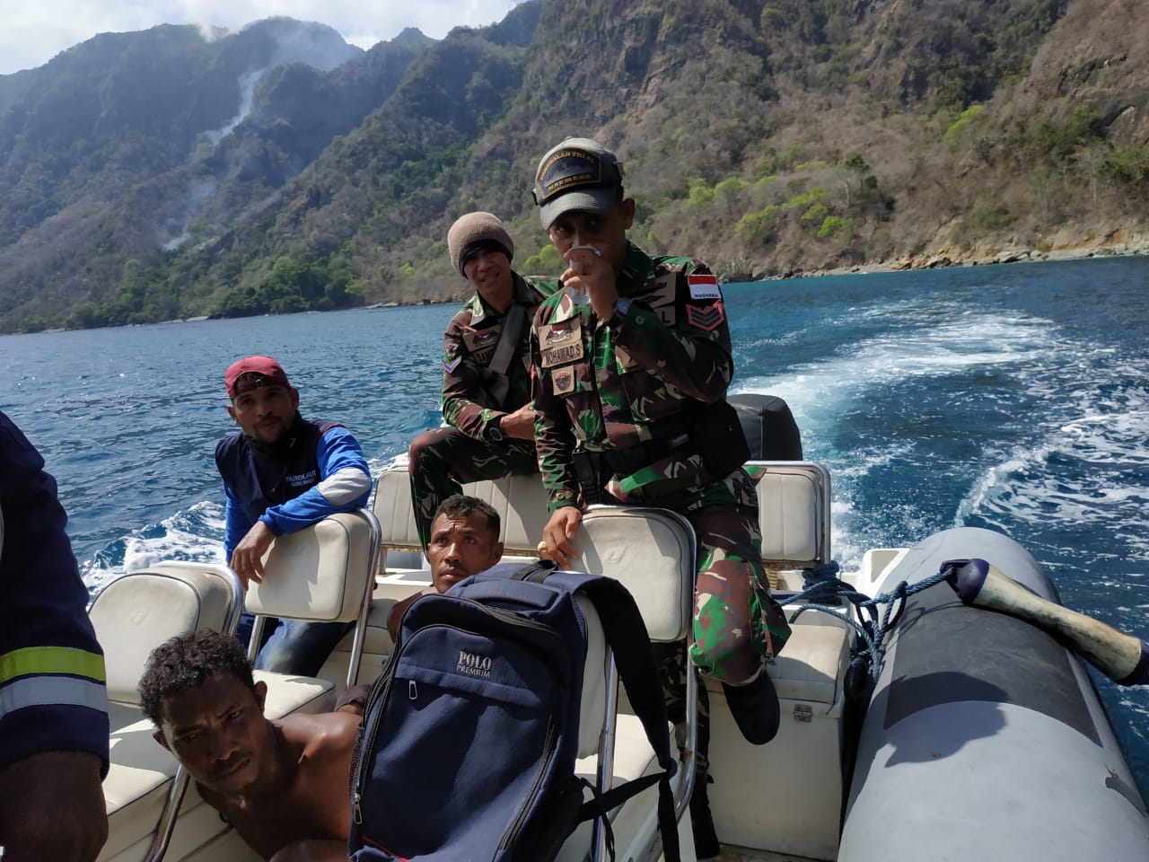 Aparat keamanan menangkap dua pelaku pengeboman ikan di  wilayah perairan Ojandetun, Kecamatan Wulanggitang, Kabupaten Flores Timur. 
