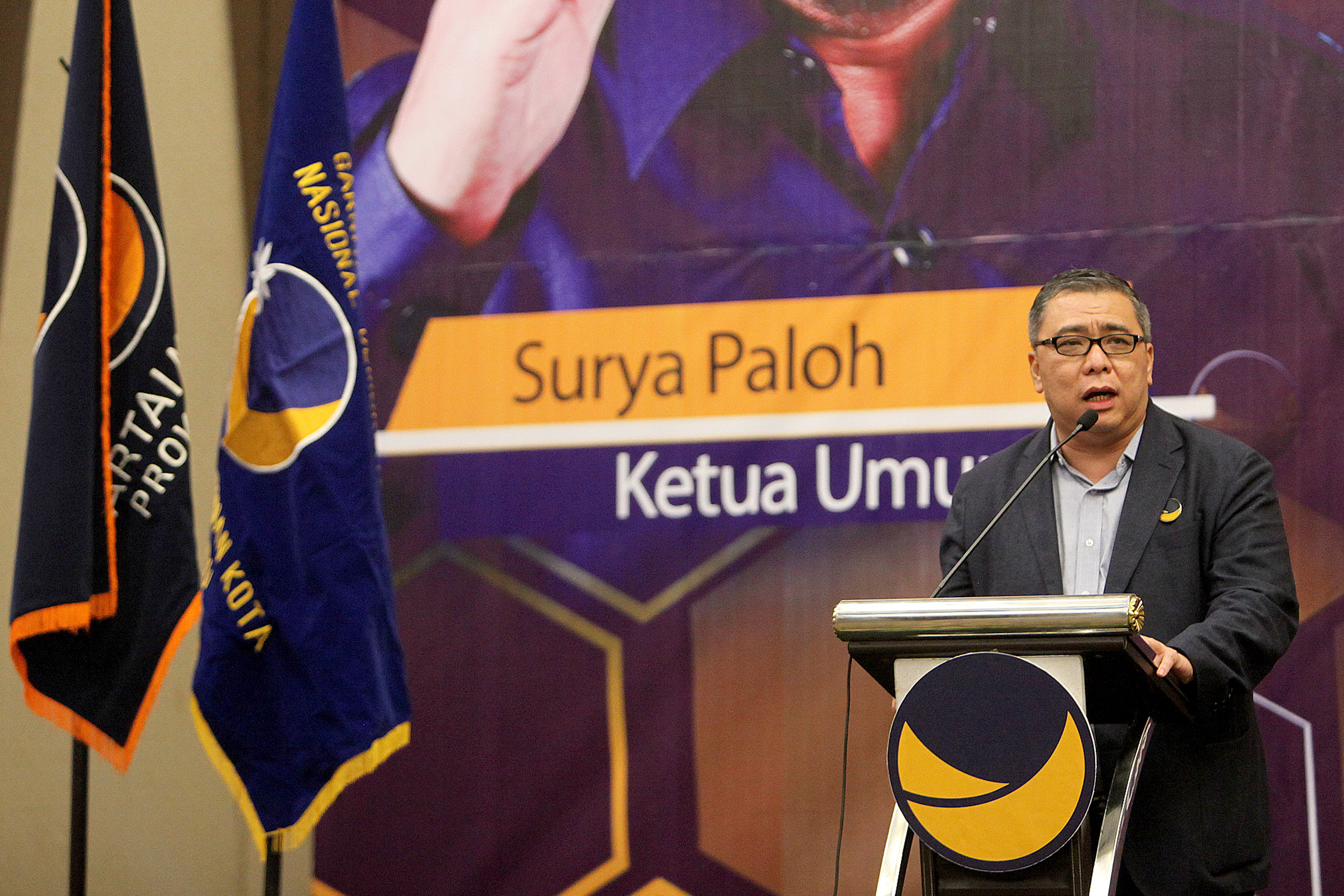 Wakil Ketua Umum Partai NasDem Ahmad Ali menyampaikan pidato nya di depan ratusan kader partai dalam rapat konsolidasi Partai NasDem di Riau