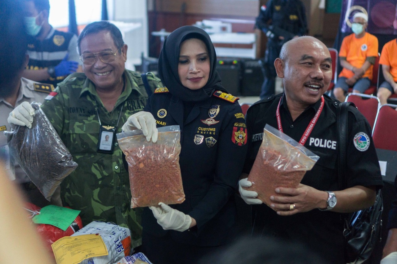 Dalam kurun waktu dua pekan, petugas Bea Cukai berhasil membongkar upaya penyelundupan narkotika 13,7 kg.