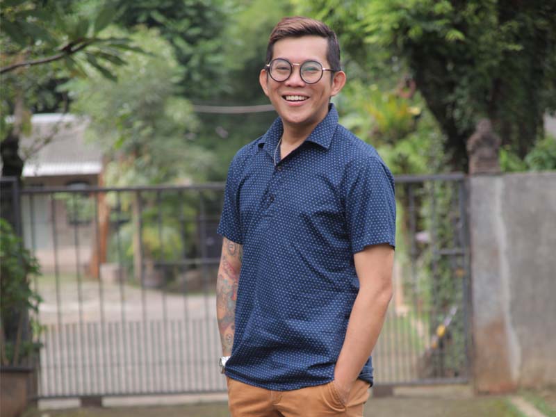 Alexander Thian yang dikenal lewat akun @amrazing menolak promosi produk pemutih-peninggi-pelangsing di kolom komentarnya.