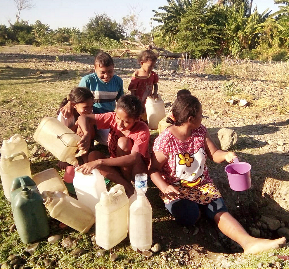 Krisis air bersih masih menjadi persoalan masyarakat Desa Watotutu, Kecamatan Ile Mandiri, Kabupaten Flores Timur, Nusa Tenggara Timur.