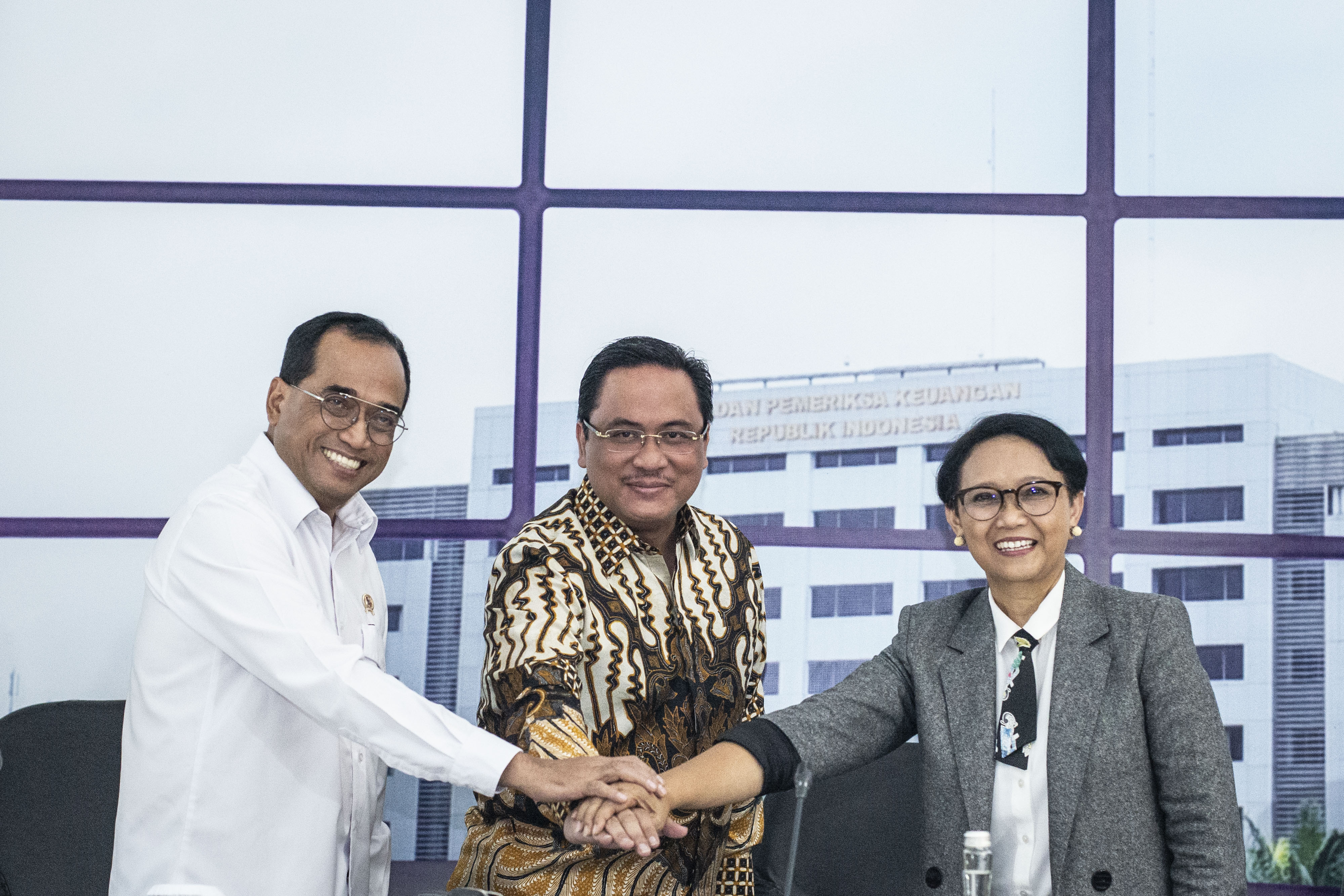 BPK TERPILIH SEBAGAI AUDITOR EKSTERNAL IMO: Ketua Badan Pemeriksa Keuangan (BPK) Agung Firman Sampurna (tengah)