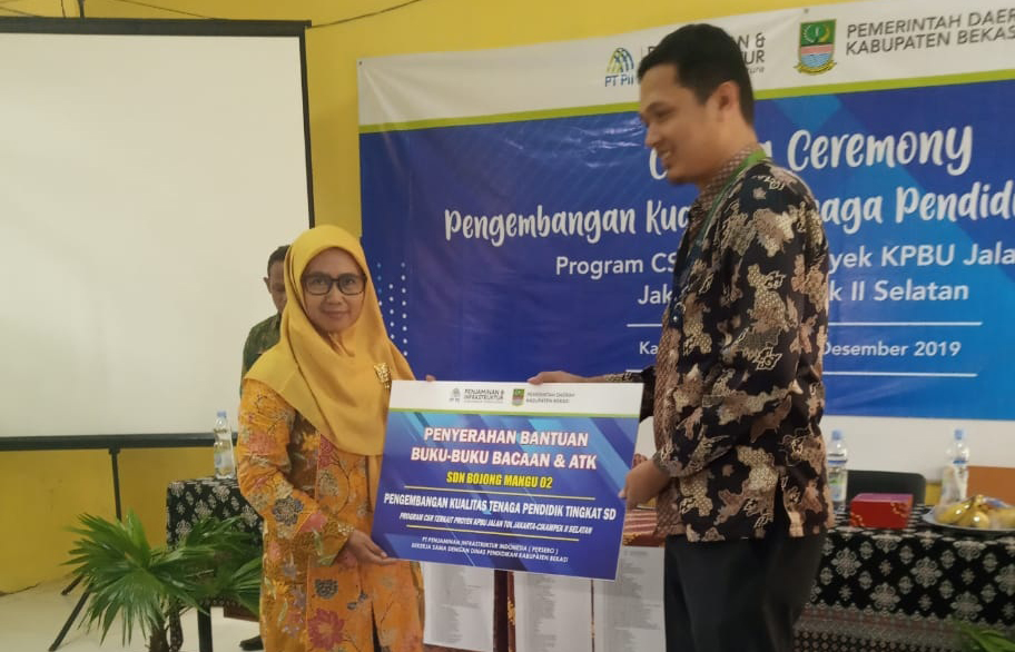 Lokakarya kepada guru SD di Bekasi