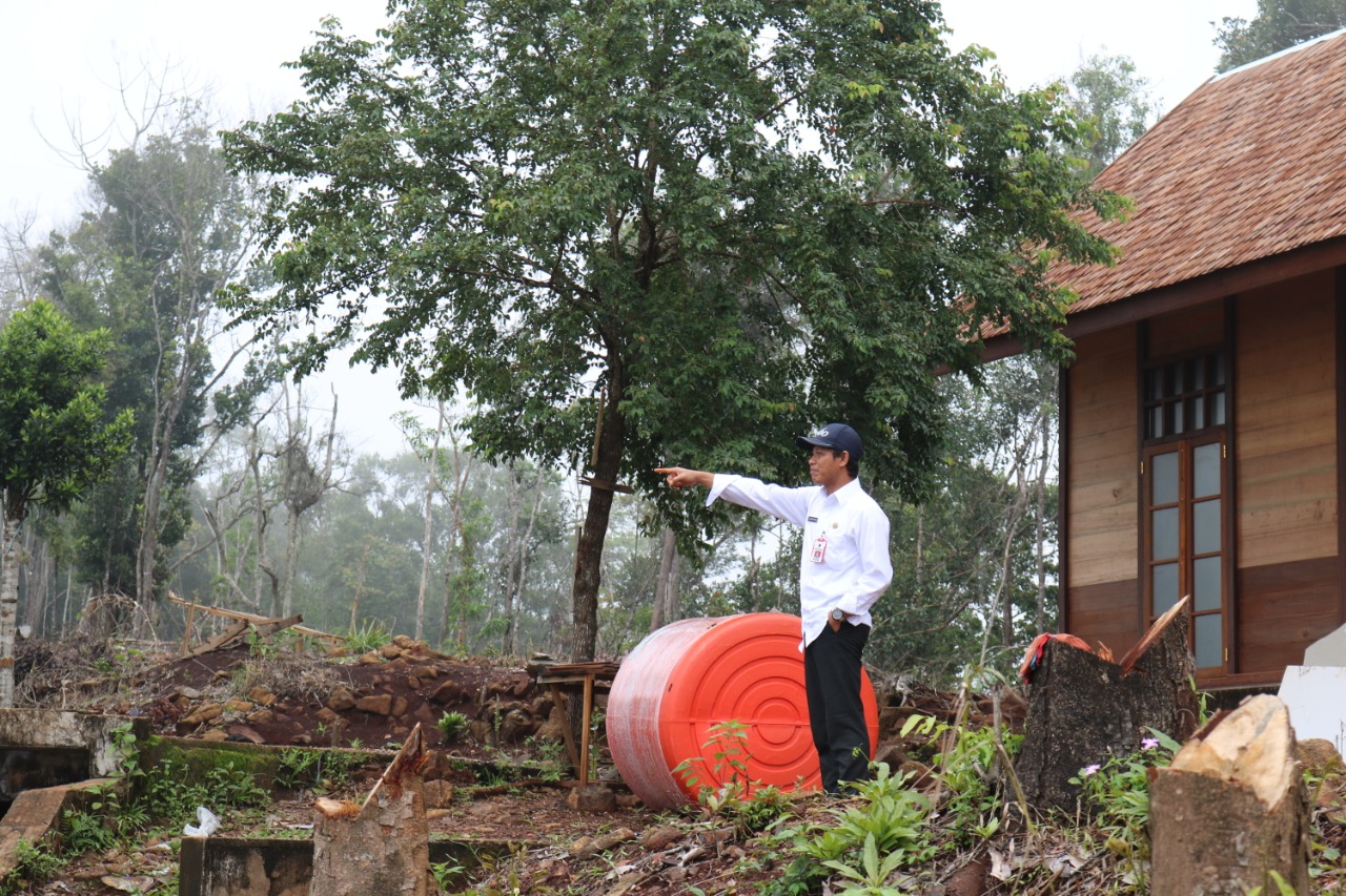 Desa Riam Kanan yang berada di kawasan konservasi Tahura Sultan Adam Kalimantan Selatan.