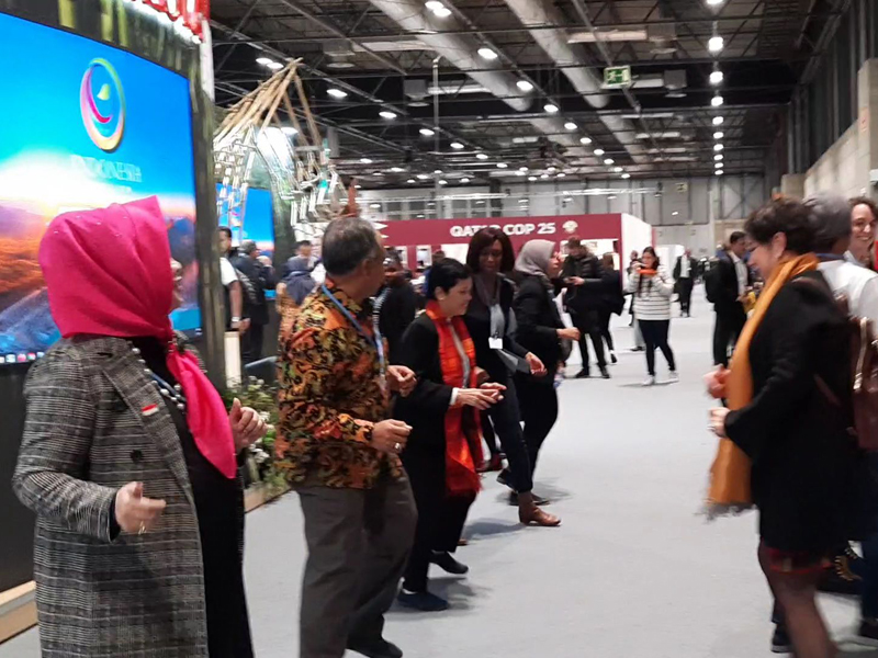 Poco-Poco Ramaikan Penutupan Pavilion Indonesia