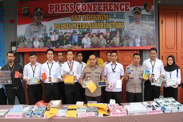 Polisi Ungkap Pabrik Ponsel Ilegal di Penjaringan
