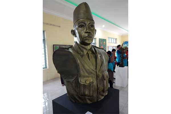 pameran seni patung dan lukisan di Balai Desa Danguran, Klaten Selatan yang dibuka Minggu (22/12/2019)