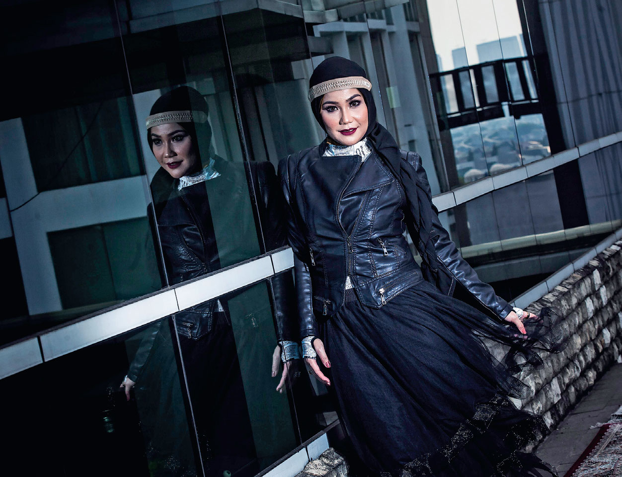 Diana Dee Merawat Karya Nike Ardilla