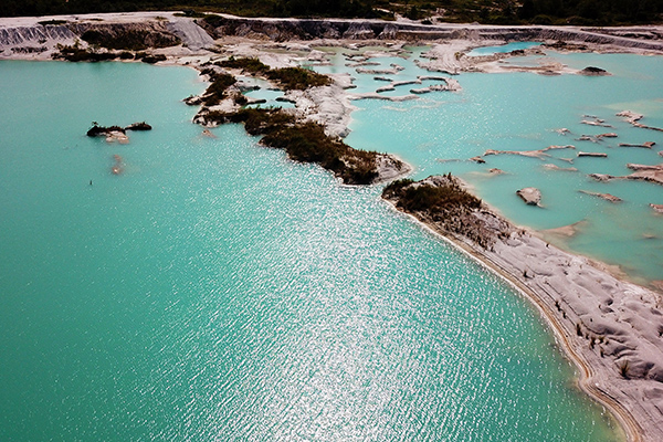 Wisata Danau Kaolin di Belitung
