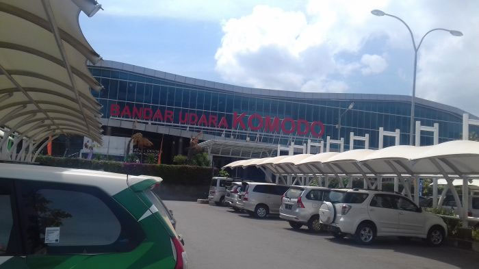  Bandar Udara Komodo 