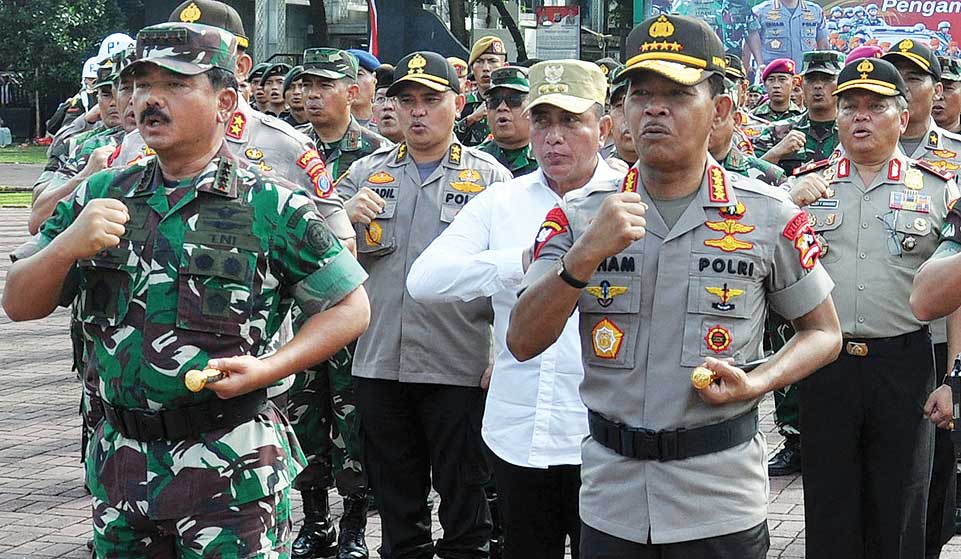 Panglima TNI Marsekal Hadi Tjahjanto bersama Kapolri Jenderal Idham Azis dan Gubernur Sumatra Utara Edy Rahmayadi.