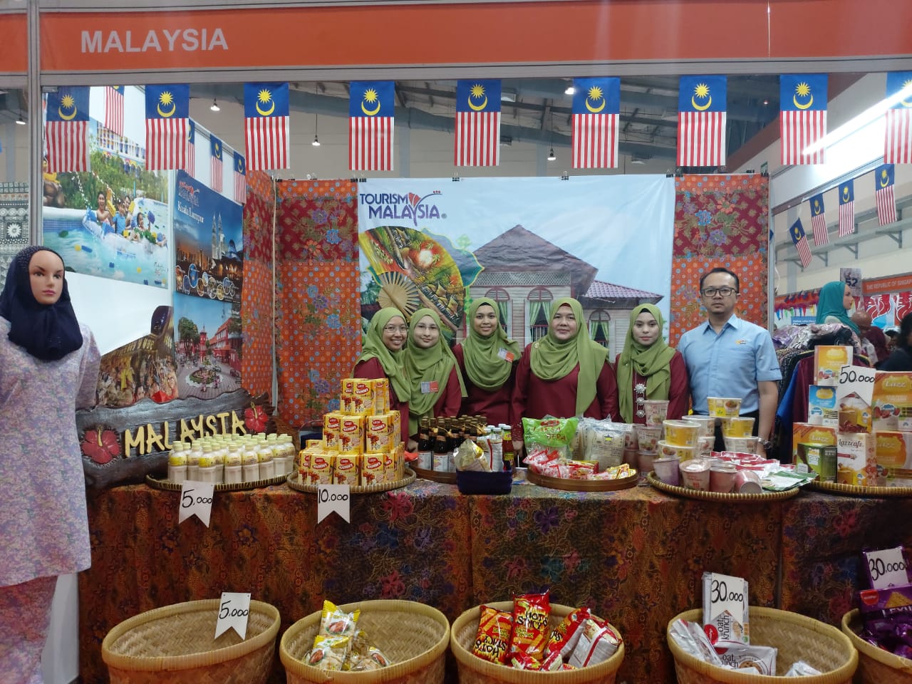 Kedutaan Besar Malaysia turut berpartisipasi dalam acara amal Annual Charity Bazaar di Jakarta Convention Center, Jakarta.