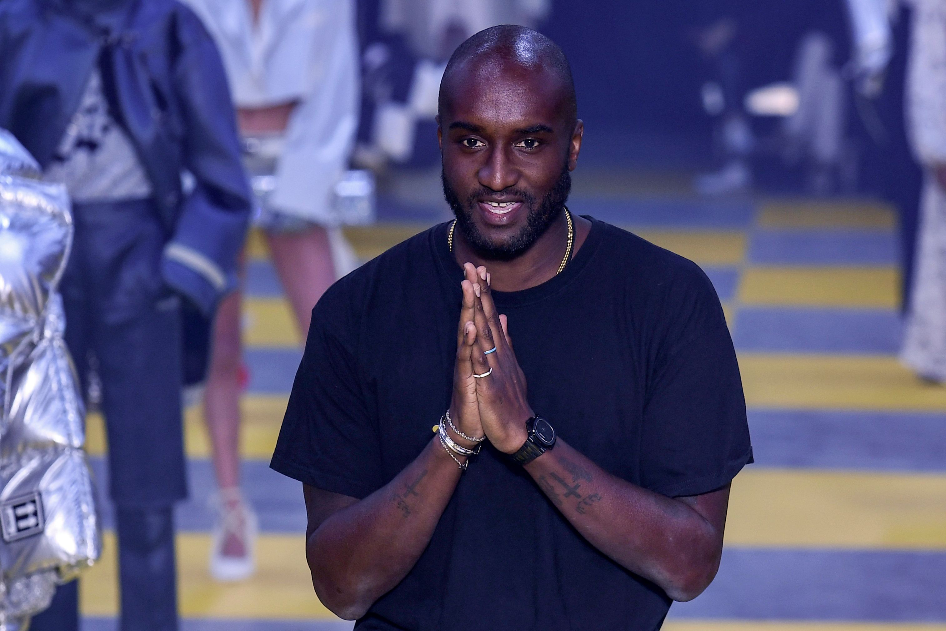 Perancang busana AS untuk Off-White Virgil Abloh mengakui hadirin di akhir Musim Gugur-Musim Dingin Wanita Putih-Musim Gugur 2019/2020  