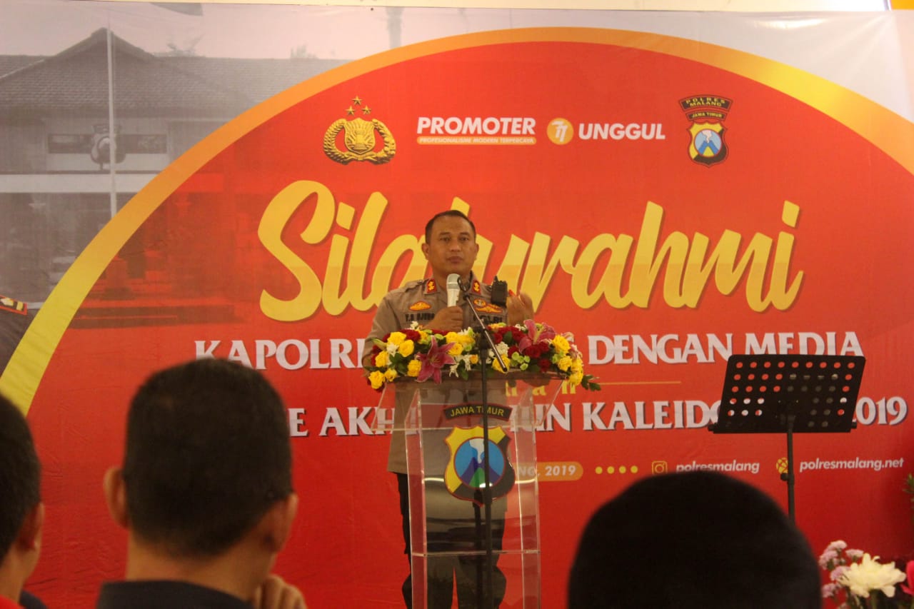  Kapolres Malang AKBP Yade Setiawan Ujung menyampaikan capaian kinerja dalam rilis akhir tahun dan kaleidoskop 2019, Senin (30/12/2019). 