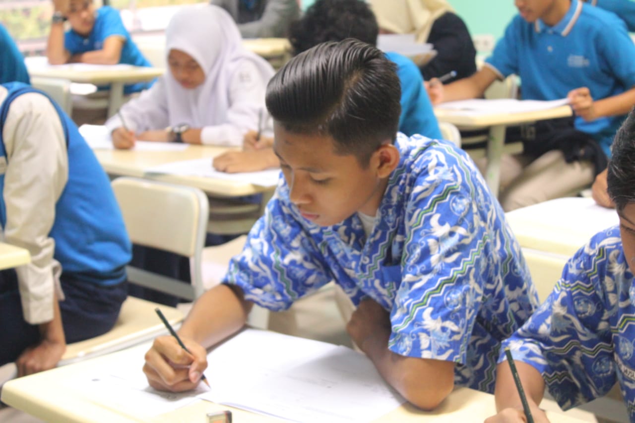 Pelaksanana final Kompetisi matematika online dari Eduversal