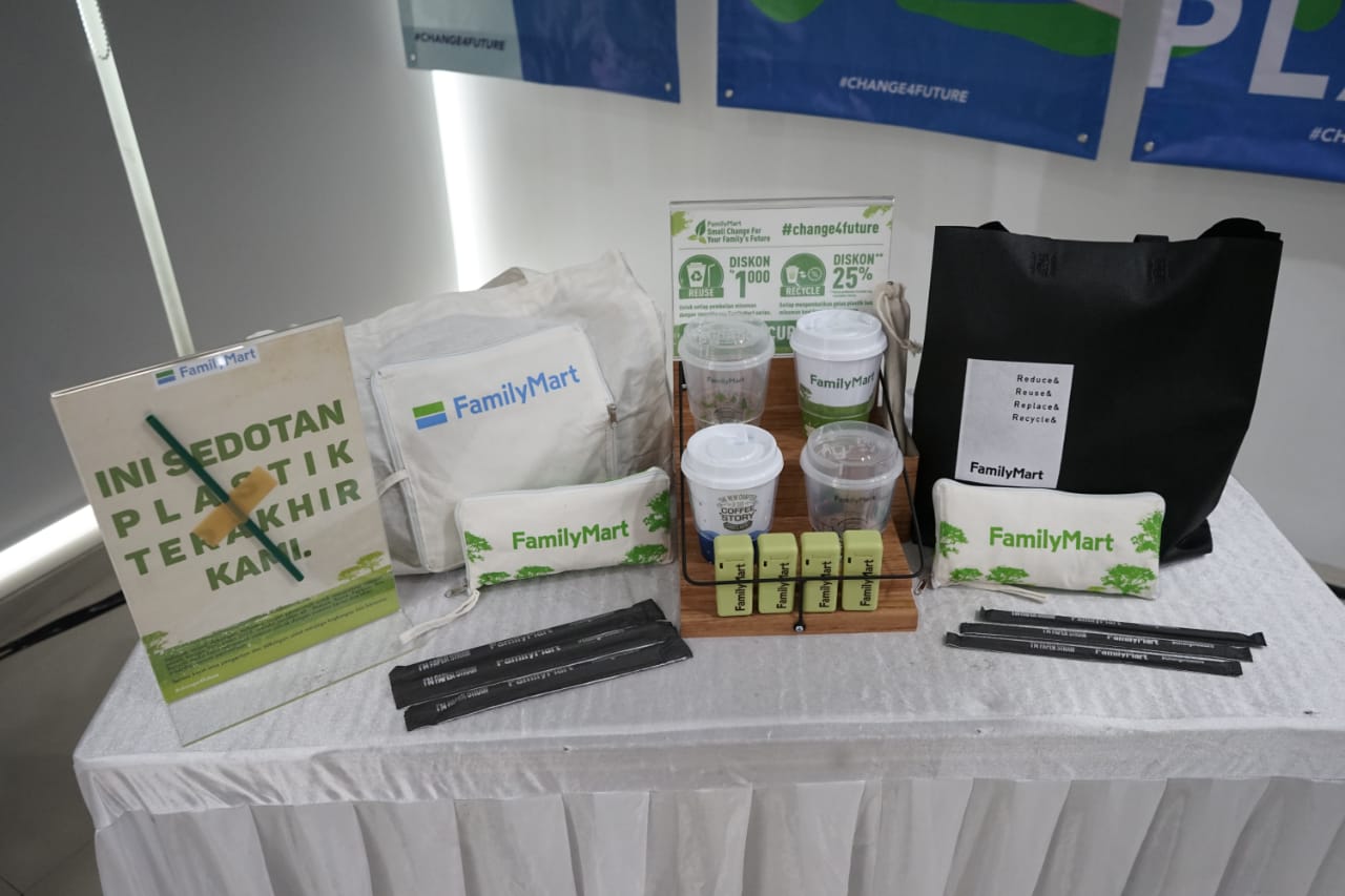 kampantye #Change4Future FamilyMart