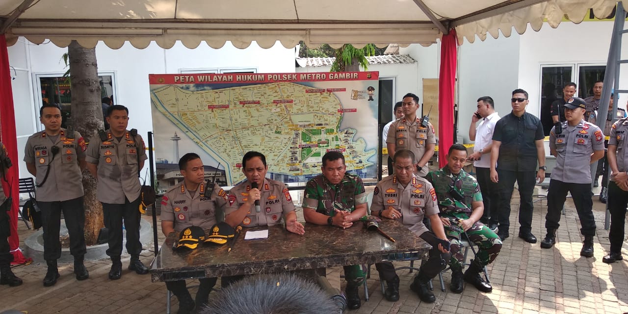 Konferensi pers yang digelar Kapolda Metro Jaya Irjen Pol Gatot Eddy dan Pangdam Jaya Mayjen TNI Eko Margiyono