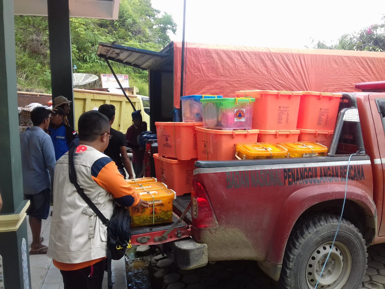 BNPB salurkan bantuan untuk warga terdampak banjir bandang Solok Selatan