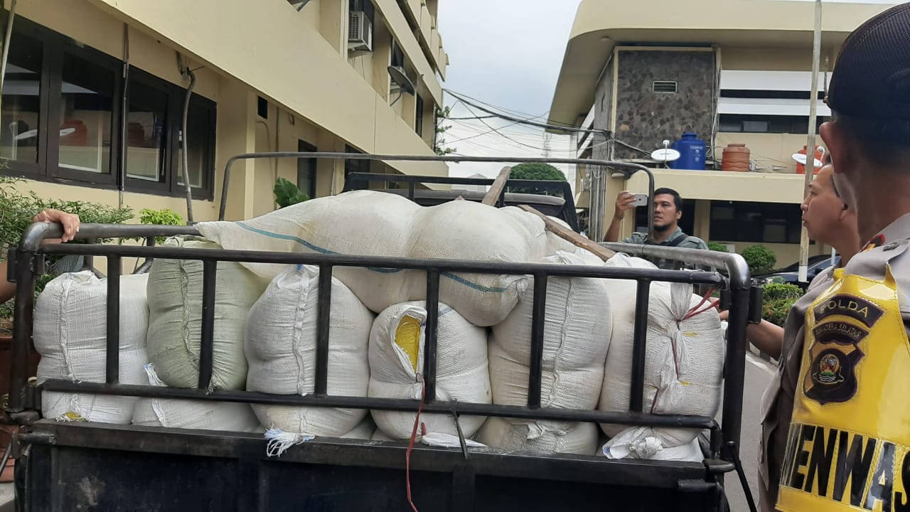 Mi berformaslin yang dibungkus puluan karung disita Polda Sumsel