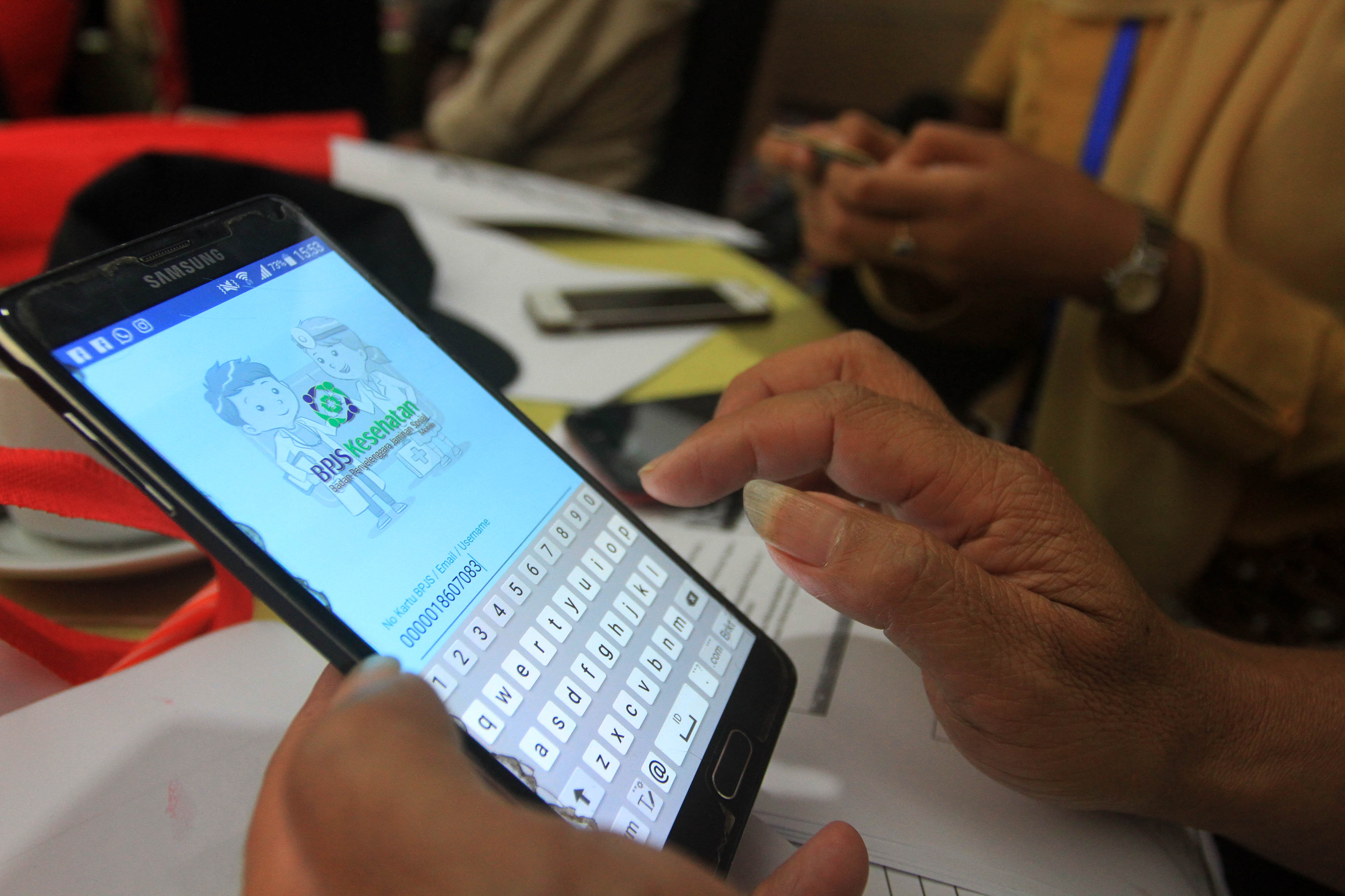 Para peserta BPJS Kesehatan Mandiri bisa turun kelas melalui aplikasi Mobile JKN. 