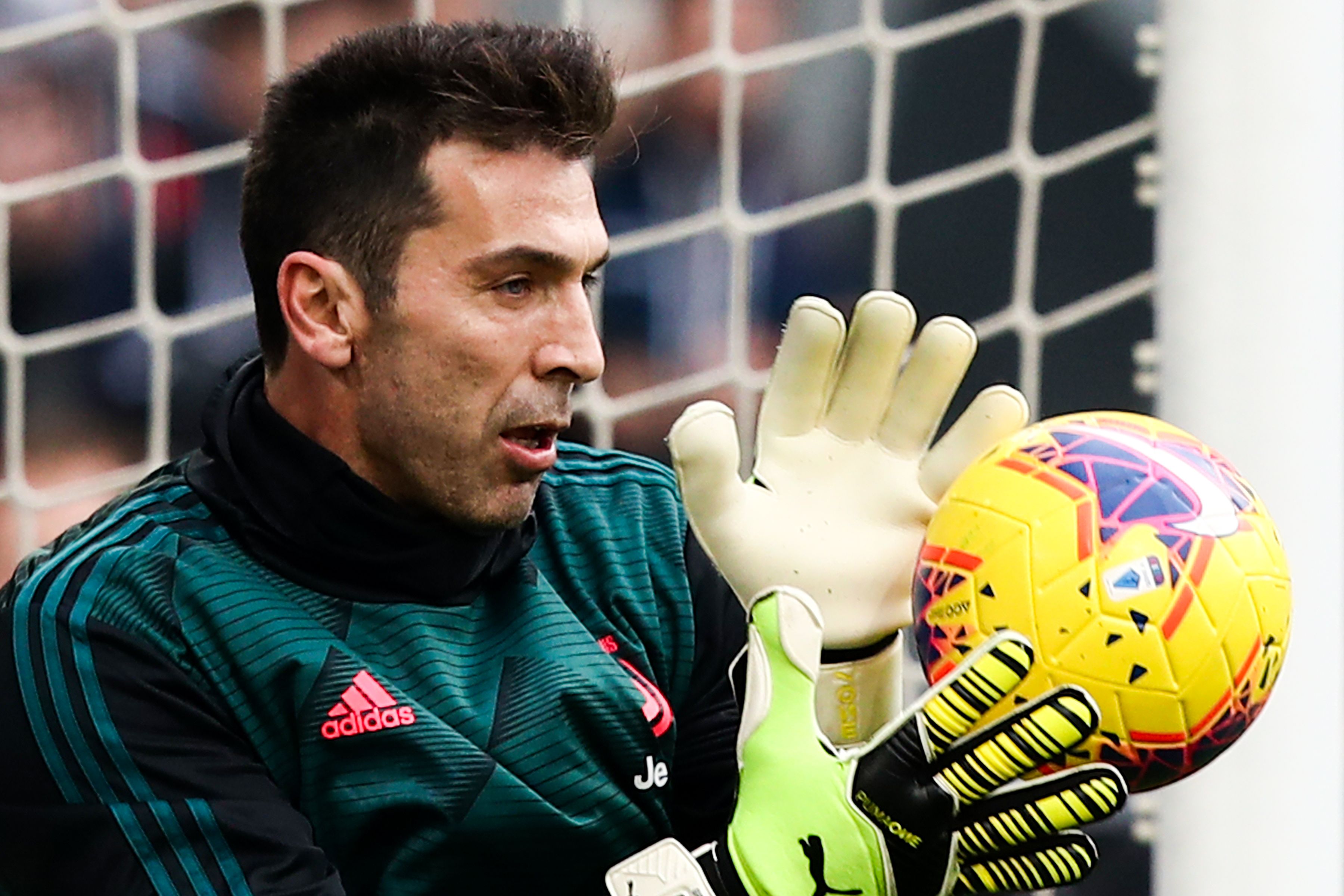 Penjaga gawang Juventus Gianluigi Buffon
